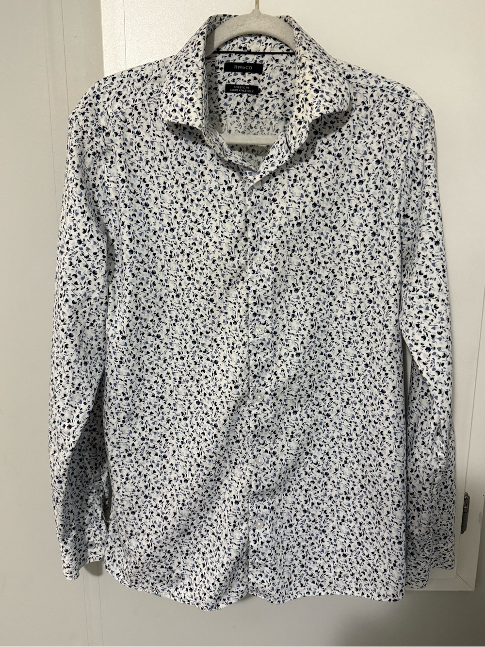 170. RW&CO. White Cotton Button-Down Shirt with Blue Floral Print Preppy